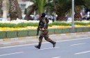 794585-un-policier-des-forces-speciales-turques-pres-du-siege-de-la-police-a-istanbul-le-1er-avril-2015