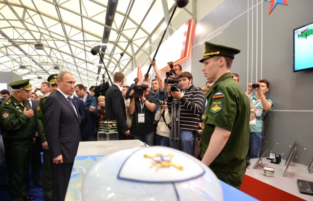 Vladimir_Putin_at_«Army-2015»_02