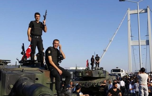 عسكريون أتراك يطلبون اللجوء في اليونان