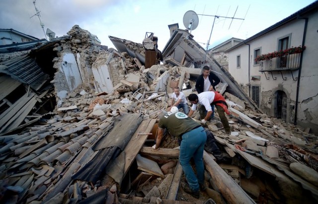 زلزال قوي ضرب وسط إيطاليا