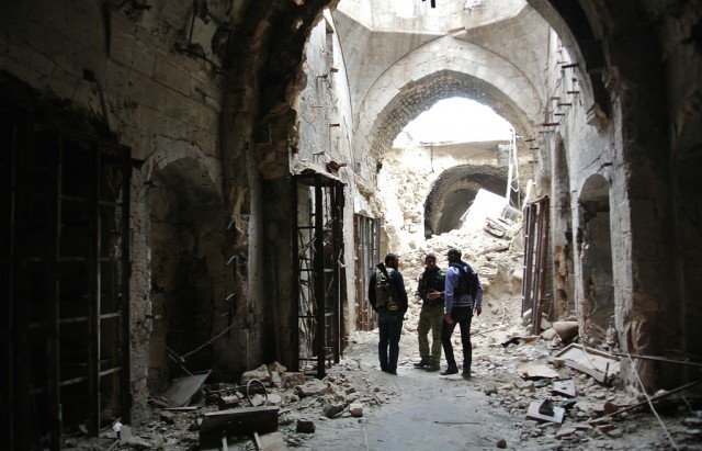 Inside the 'Great Mosque' with Syrian Rebels - Aleppo