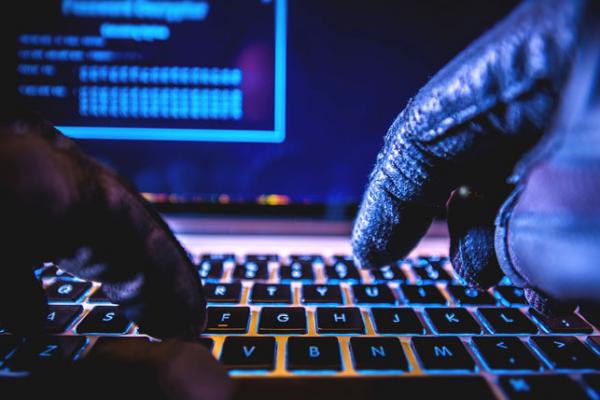 hackar haker espion informatique   قرصنة