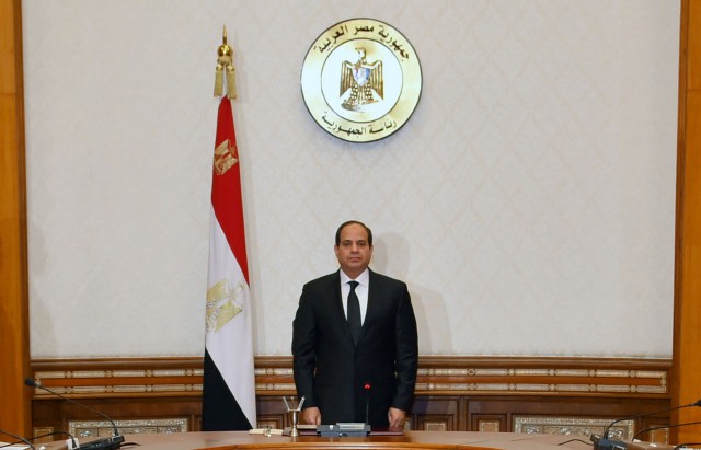 Egyptian President al-Sisi stands and observes a minute of silence for the victims of two separate church attacks during Palm Sunday prayers, with leaders of the Supreme Council of the Armed Forces and the Supreme Council for Police in Cairo
