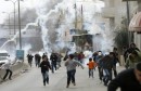 thumاصابات بالاختناق بمواجهات في بيت أمر. قوات الاحتلال تطلق قنابل غازية على شبان فلسطينيين (الأرشيف)