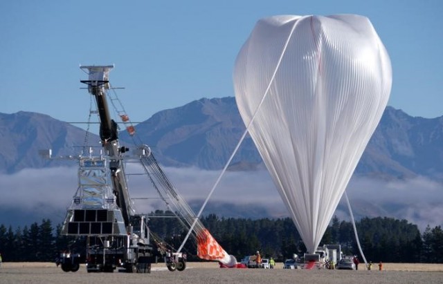 ناسا تطلق بالونا عملاقا لجمع بيانات في الفضاء القريب
