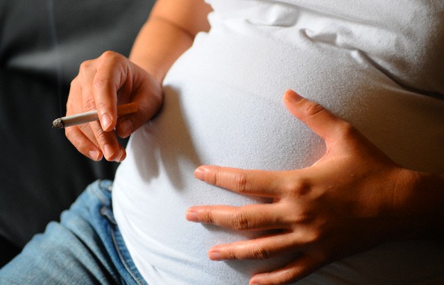 tabagisme femme enceinte  التدخين حامل
