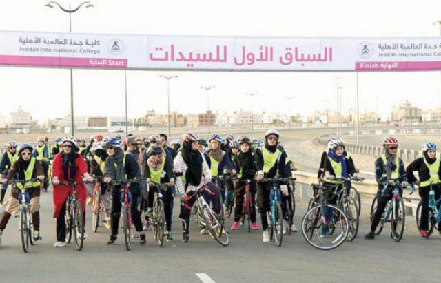 سباق دراجات لنساء في السعودية