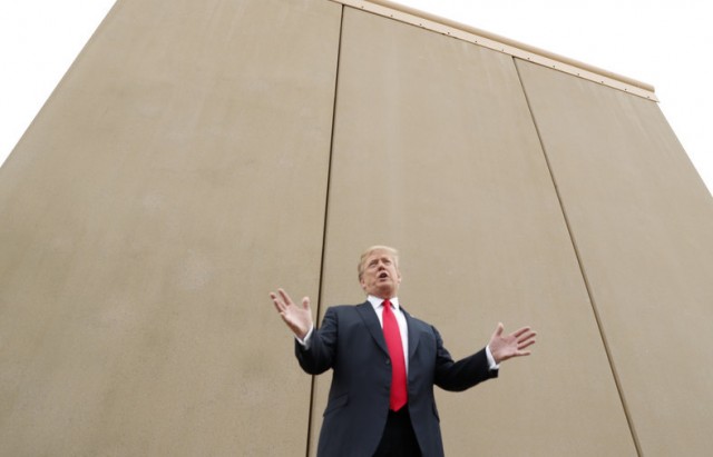 ترامب و جدار المكسيك