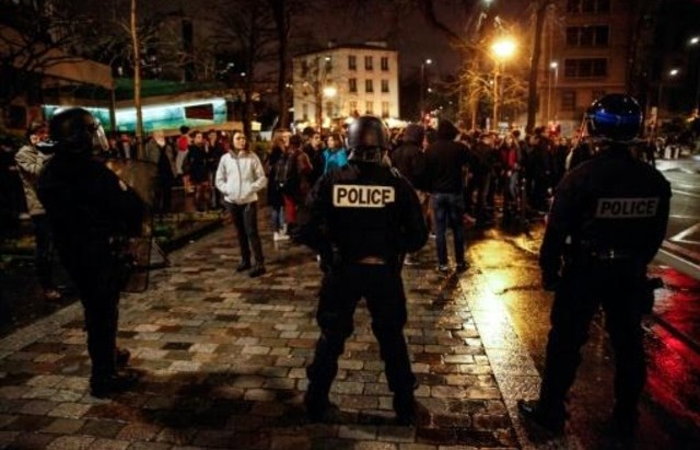 الشرطةالفرنسية تفرق طلاب متظاهرين