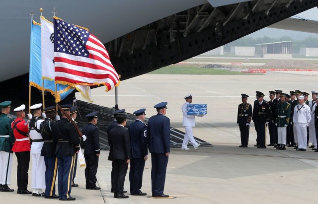 البيت الأبيض كوريا الشمالية تنقل رفات جنود أمريكيين إلى الولايات المتحدة