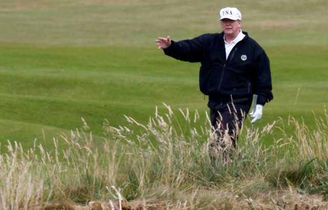 ترامب يلعب الجولف في منتجعه في اسكتلندا مقابل 77 ألف دولار من أموال الحكومة الأمريكية