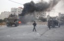 فلسطيني يقتل ويصيب ثلاثة إسرائيليين ويلقى حتفه رميا بالرصاص
