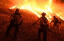 كاليفورنيا تستنجد بأستراليا ونيوزلندا لإطفاء حرائقها