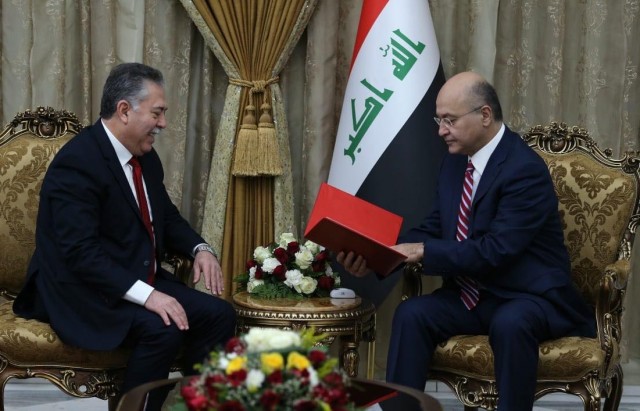 صبري باش طبجي يسلم الرئيس العراقي دعوة  الباجي قايد السبسي للمشاركة في القمة العربية