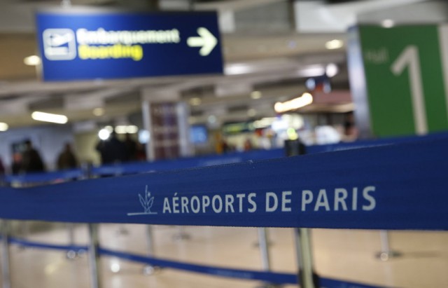 فرنسا أسلحة مزيفة تثير الهلع في مطار شارل ديغول