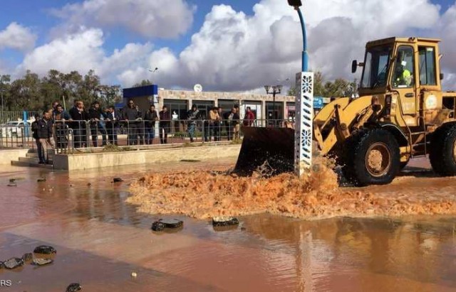 ليبيا  سوء الأحوال الجوية يشل حركة موانئ النفط