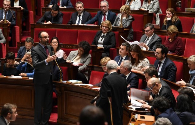 البرلمان الفرنسي يمرر قانونا لكبح الاحتجاجات العنيفة