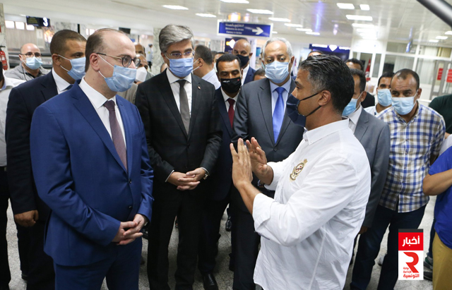 رئيس حكومة تصريف الأعمال يؤدي زيارة إلى مطار تونس قرطاج